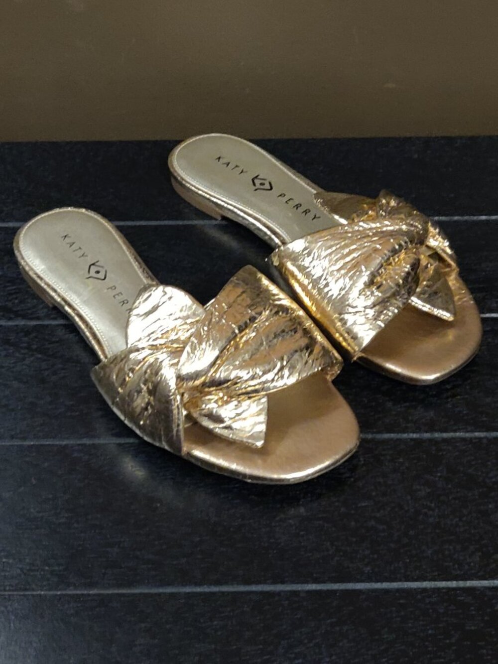 Katy Perry The Halie Bow Sandal In Gold US 7